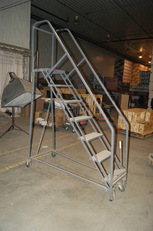 lot 058 image: Rolling Staircase