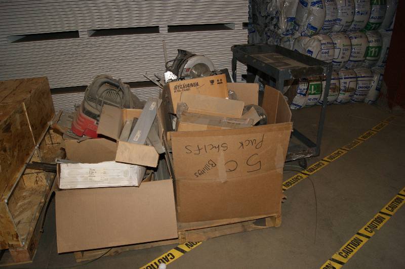 lot 060 image: Pallet of Misc. Hardware and Items