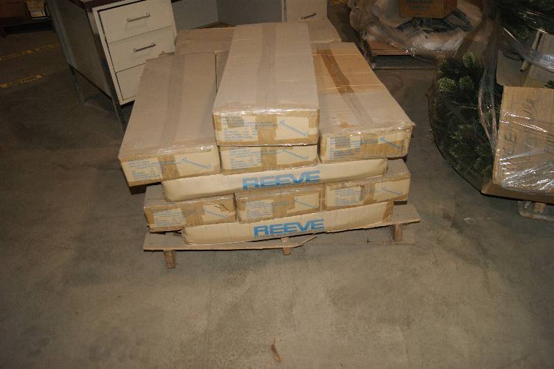 lot 085 image: Pallet of Retail Store U-Shaped Hangbar