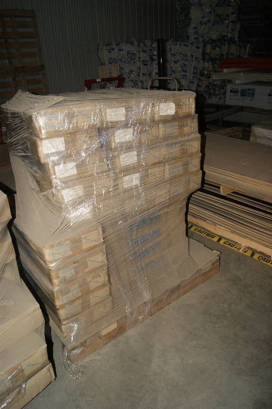 lot 087 image: Retail Hangbars and Peg-Outs