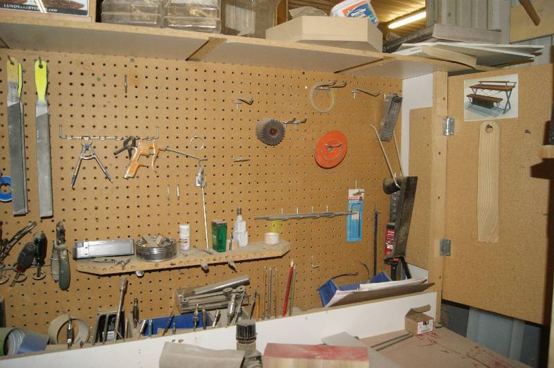 lot 118 image: Rolling Workbench and Contents