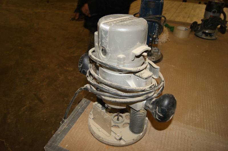 lot 128 image: Craftsman Plunge Router