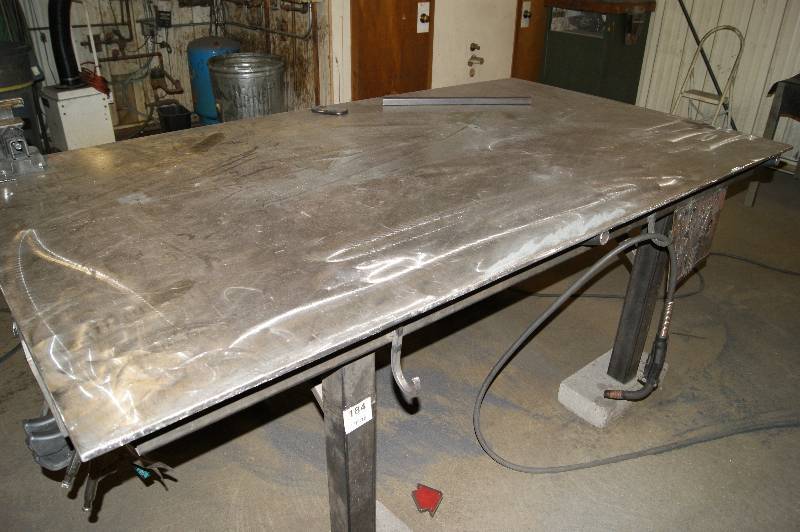 lot 184 image: Metal Table with Vise