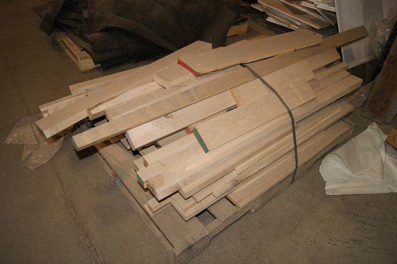 lot 216 image: Maple Hardwood