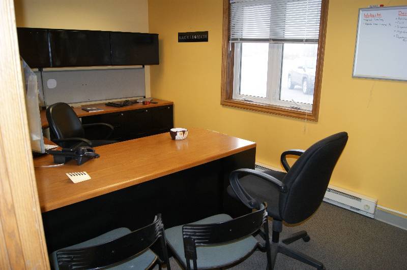 lot 194 image: Office Furniture