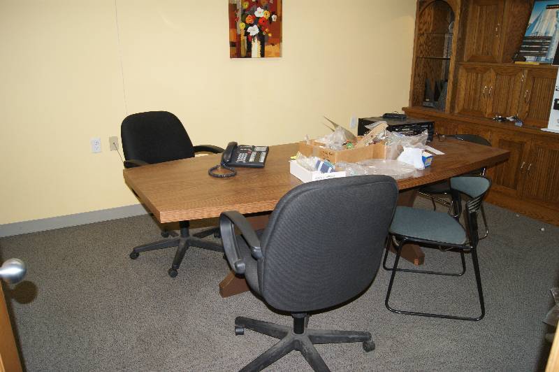 lot 196 image: Conference Table & Chairs, Crafting Beads, Digital Reciever