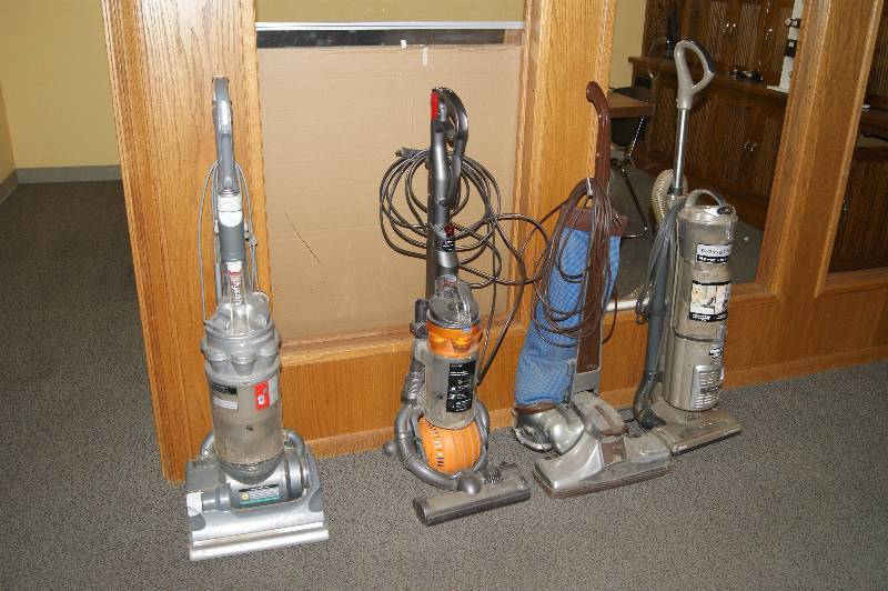lot 197 image: (4) Vacuums