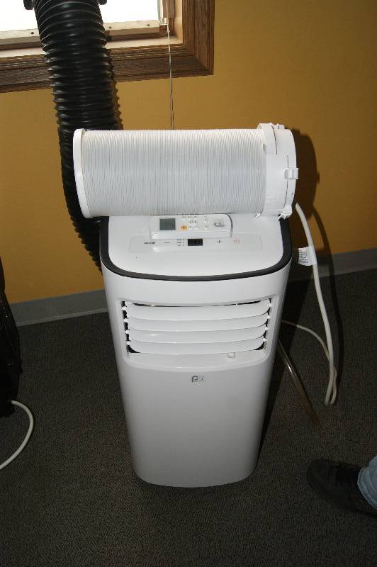 lot 202 image: In-Room Air Conditioner