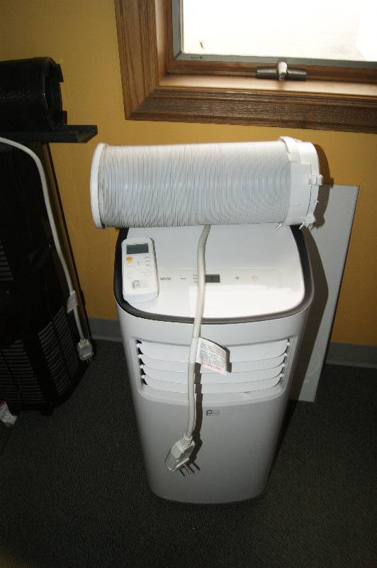 lot 204 image: Portable Air Conditioner