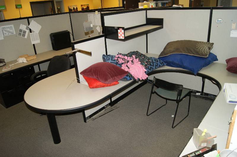lot 237 image: CubiclesDesks