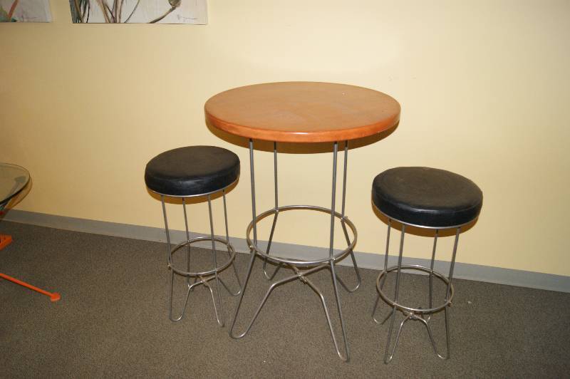 lot 278 image: Very Nice table and 2 Bar Stools