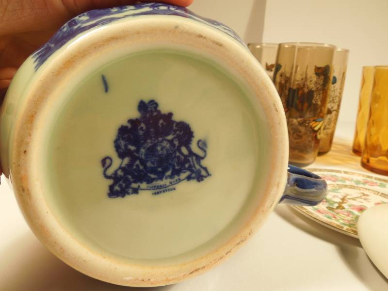 lot 193 image: Victoria Ware Ironstone Stoneware Juicer Reamer
