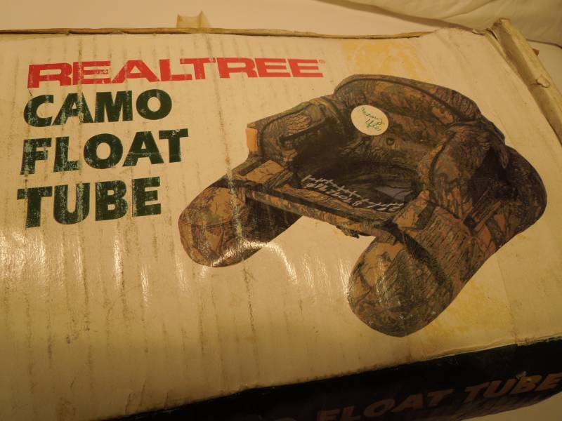 lot 28 image: Realtree Camo Float Tube