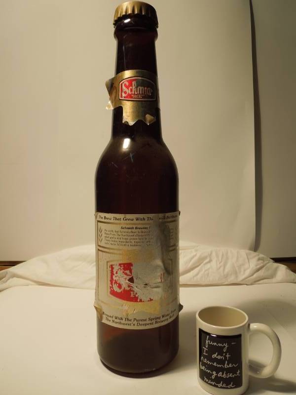 lot 31 image: Schmidt Beer Bottle Bank