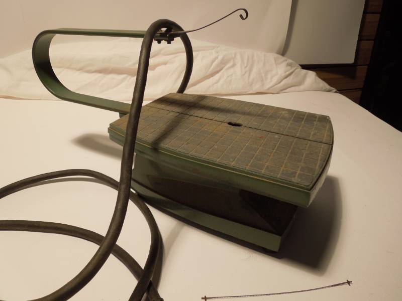 lot 51 image: Small Jig Saw