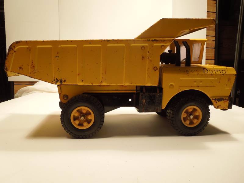 lot 52 image: Tonka Dump Truck