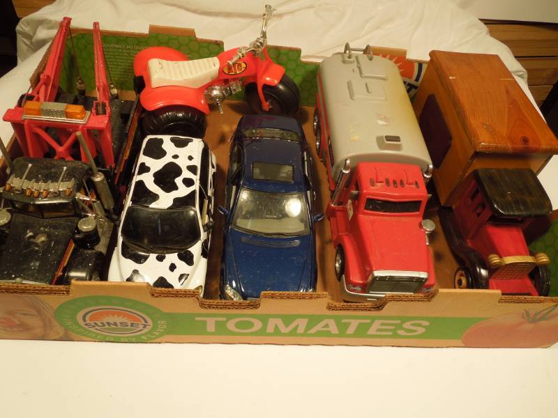 lot 34 image: Truck Car Lot