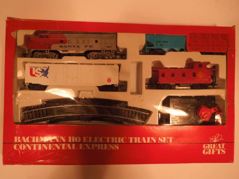 lot 23 image: Train Set