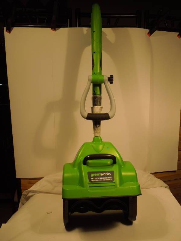 lot 54 image: Greenworks Electric Snow Thrower