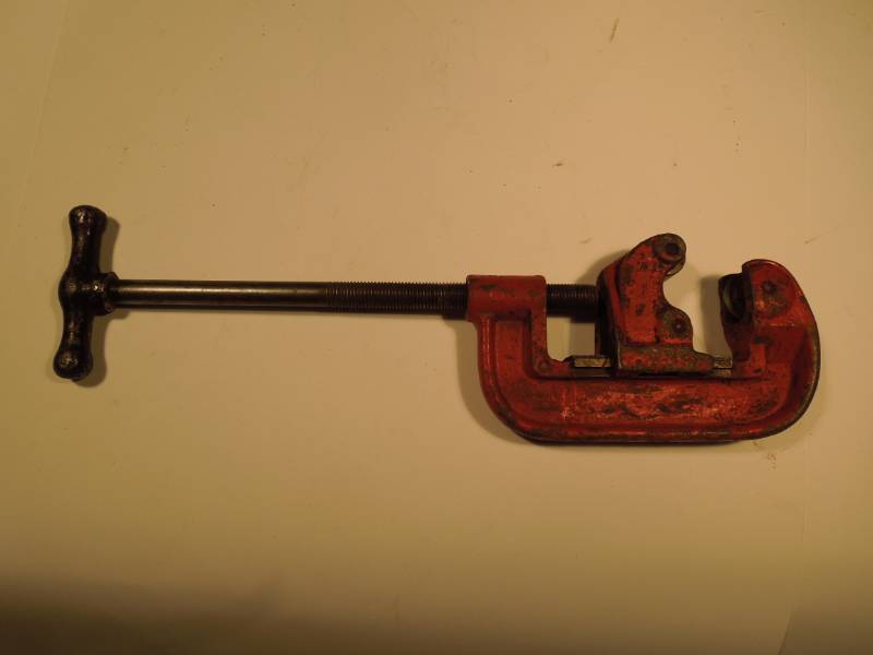 lot 8 image: Pipe Cutter