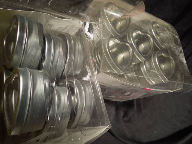 lot 55 image: Heart Shaped Tins - 2 boxes of 30