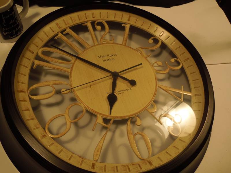lot 46 image: 20 Diam. Clock - Large