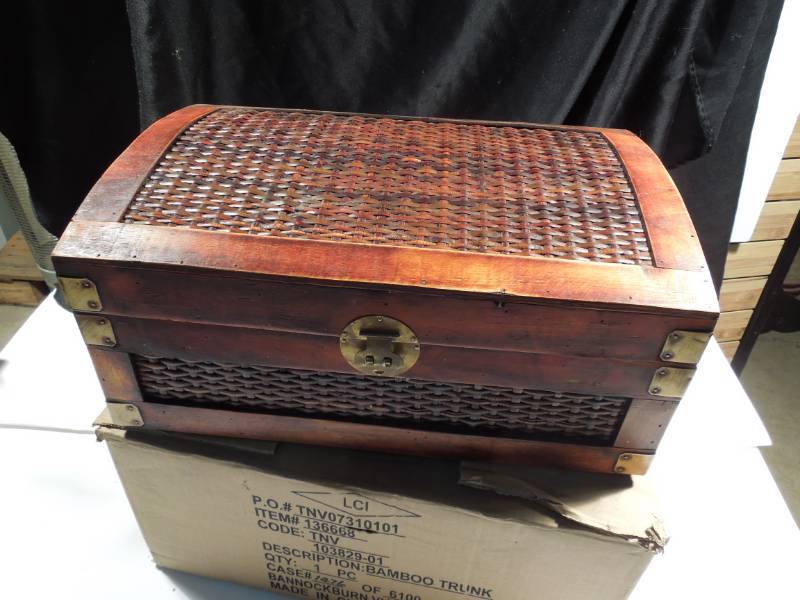 lot 64 image: Bamboo Trunk - NEW in box - 10x15x7