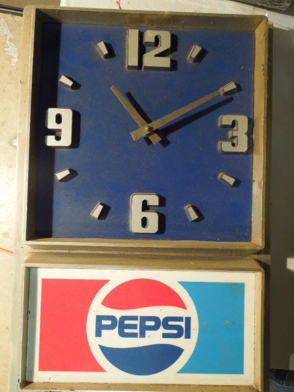 lot 103 image: Antique Pepsi Clock - 12x18