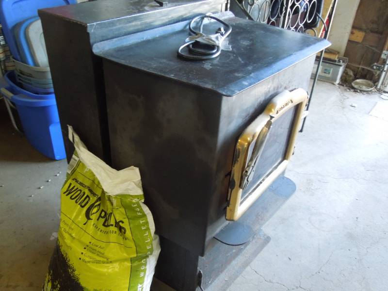 lot 1 image: Harmon Pellet Stove - P61-2 with partial bag of pellets - New $4000