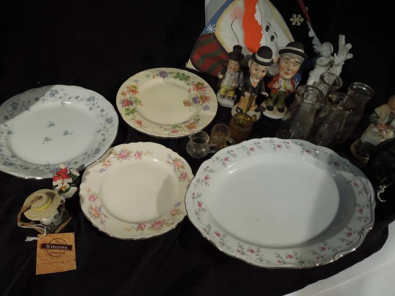 lot 72 image: Collectible Lot