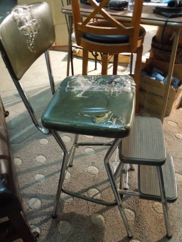 lot 74 image: Vintage Cosco Stool