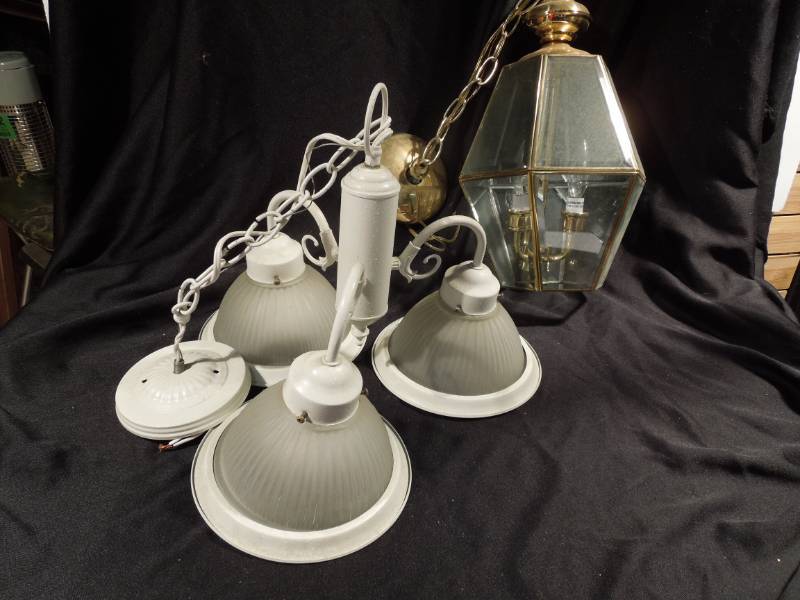 lot 78 image: 2 Light Fixtures
