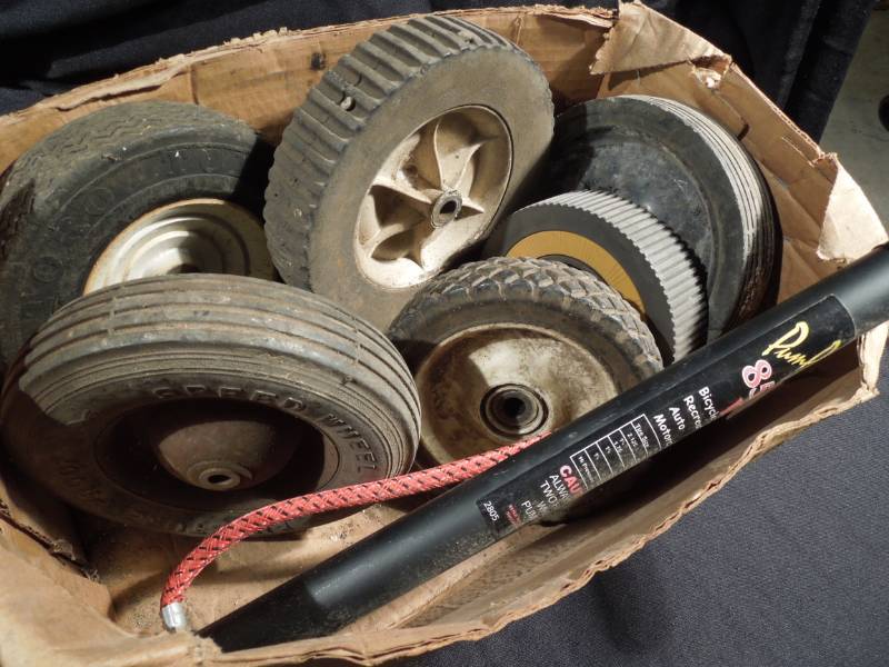 lot 86 image: Box of wheels & air pump