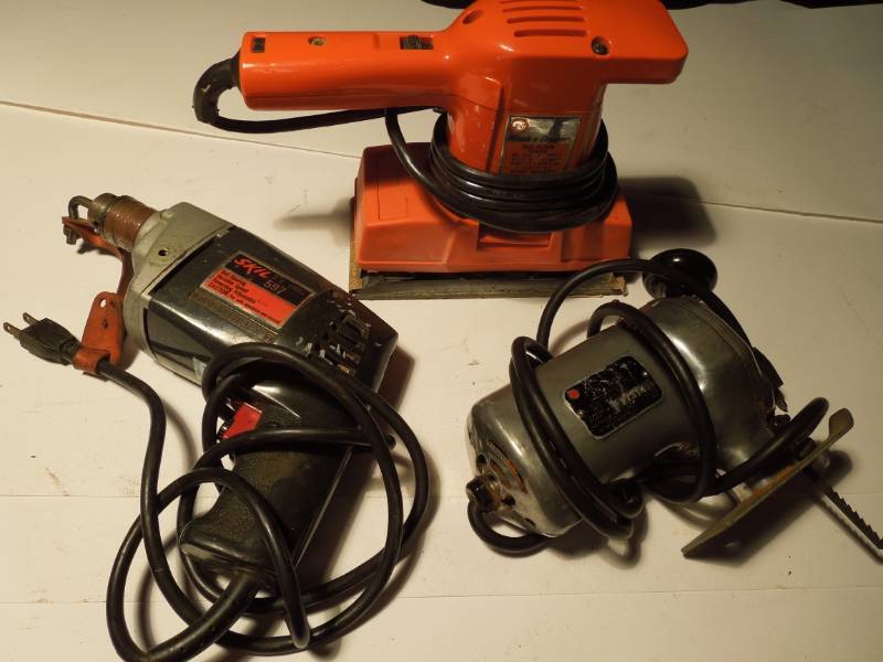 lot 106 image: Black & Decker Sabre Saw, Black & Decker Sander, 38 Skil Drill
