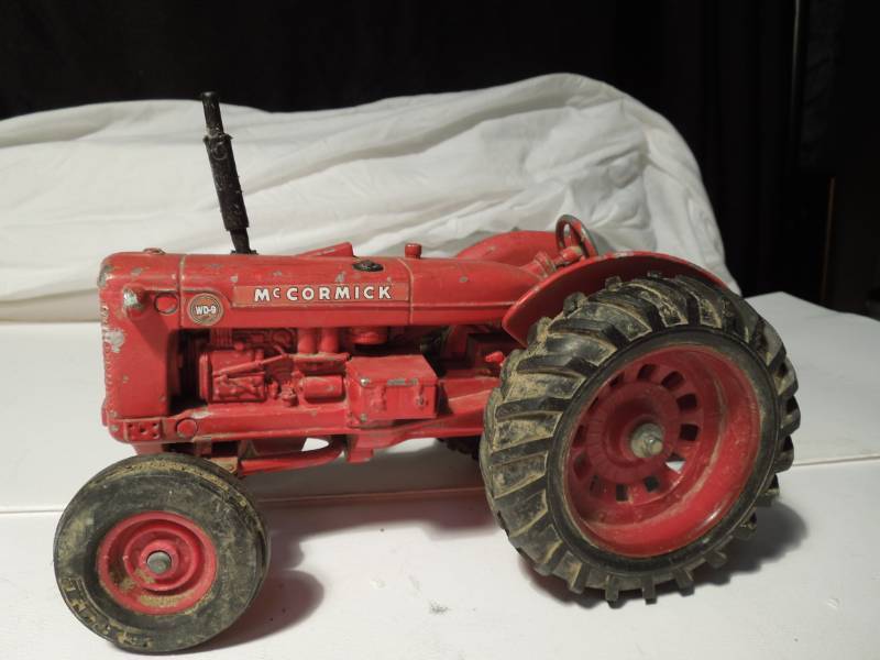 lot 118 image: International McCormick WD9 Tractor