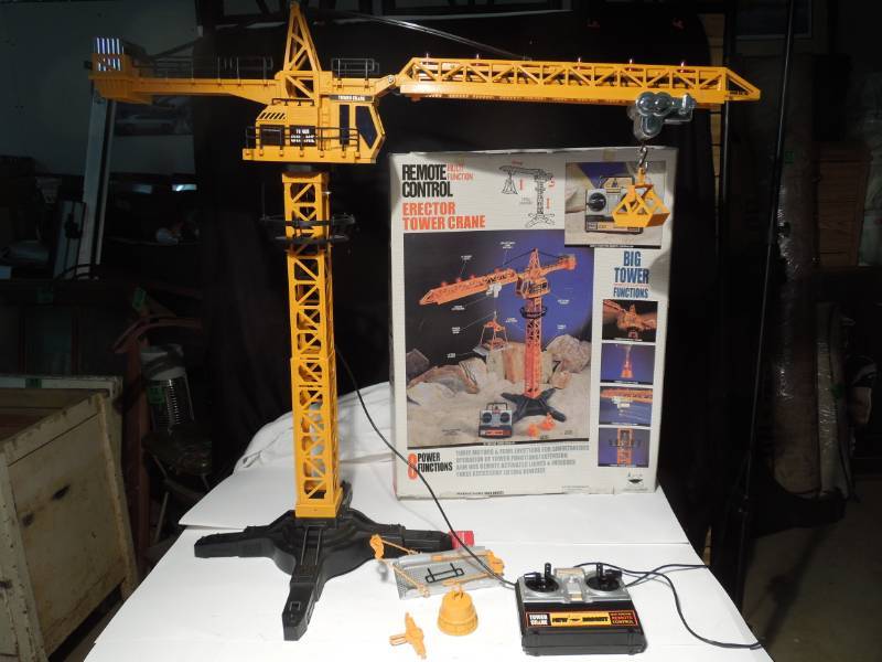 lot 119 image: Remote Control Crane - 3 High