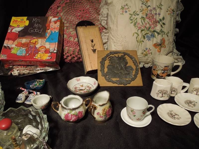 lot 127 image: Antiques Rooster Heavy Metal Butter Die, Wall Knife Holder, Embroidered Pillow, etc.