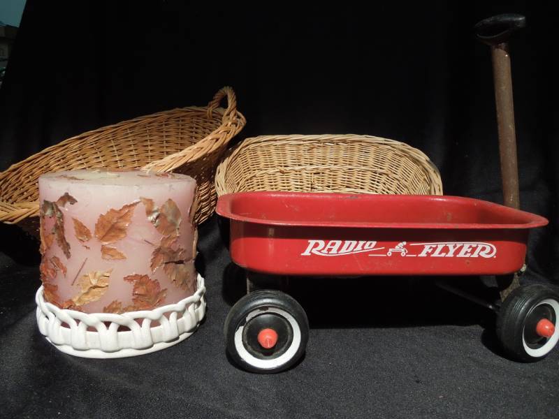 lot 136 image: Flyer Wagon Display, Candle, Holder, Baskets