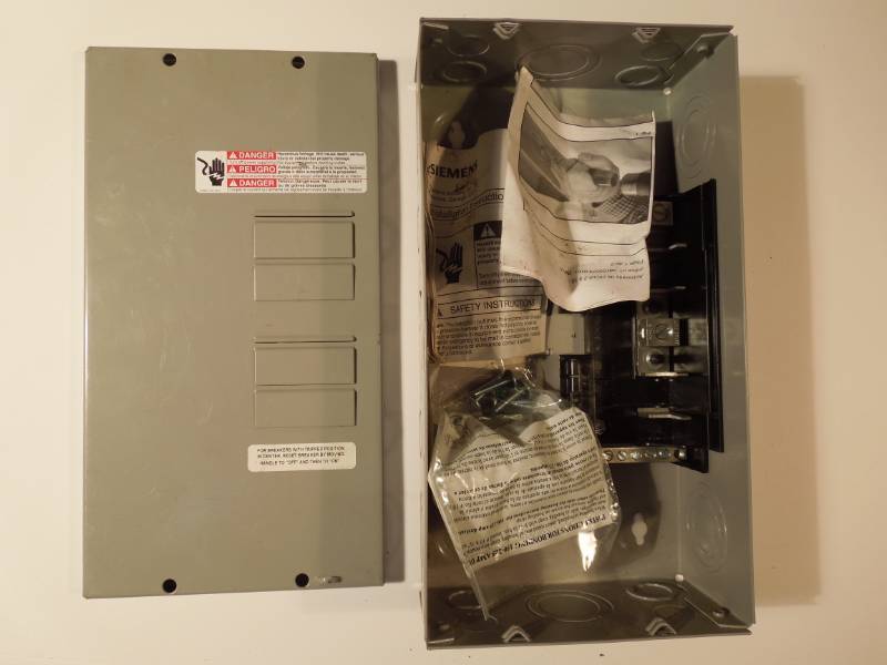 lot 154 image: Siemens Indoor Load Center - Electrical Box