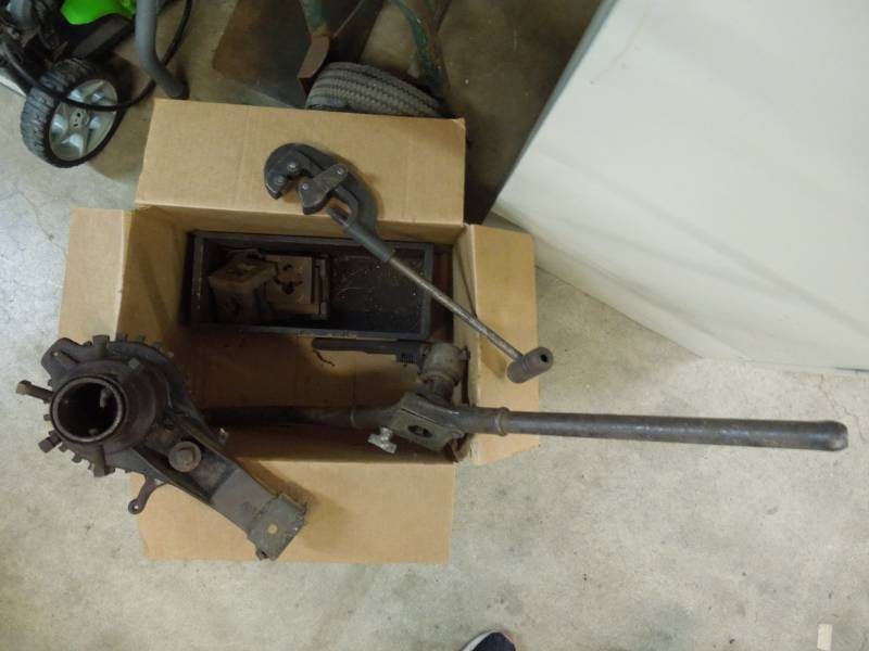 lot 157 image: Antique Pipe Wrench, Pipe Threading Equipment Multiple Sizes