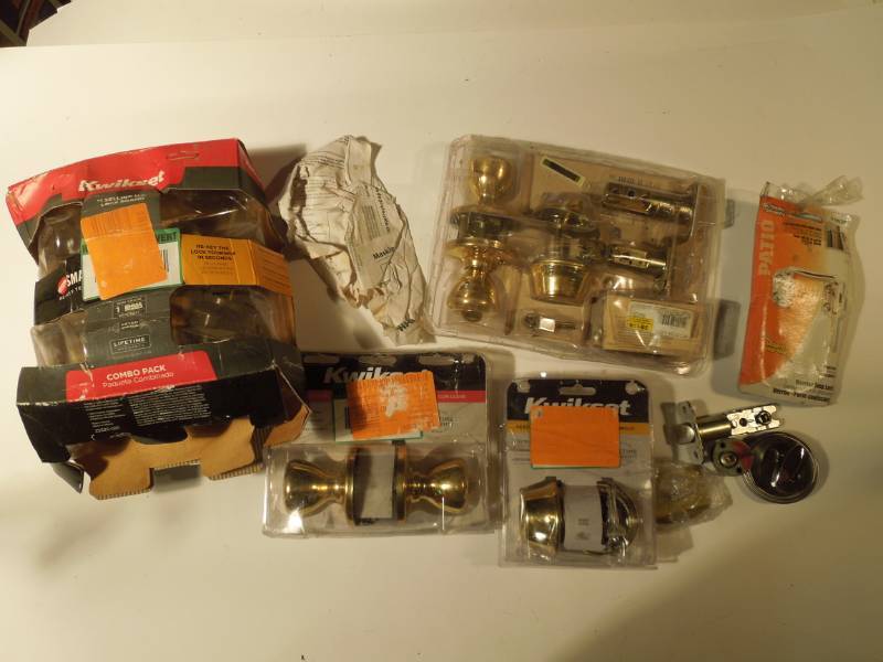 lot 171 image: Door Knob Sets