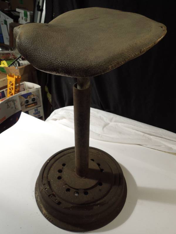 lot 175 image: Vintage 24 High Stool Old Seat