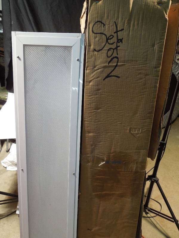 lot 176 image: 2 Light Fixtures - New