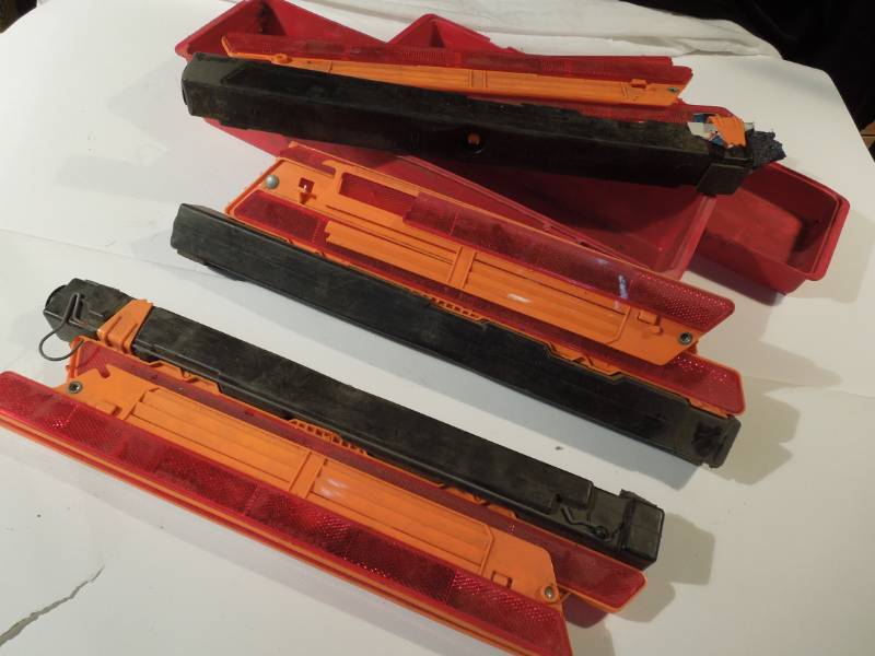 lot 190 image: Emergency Road Flares