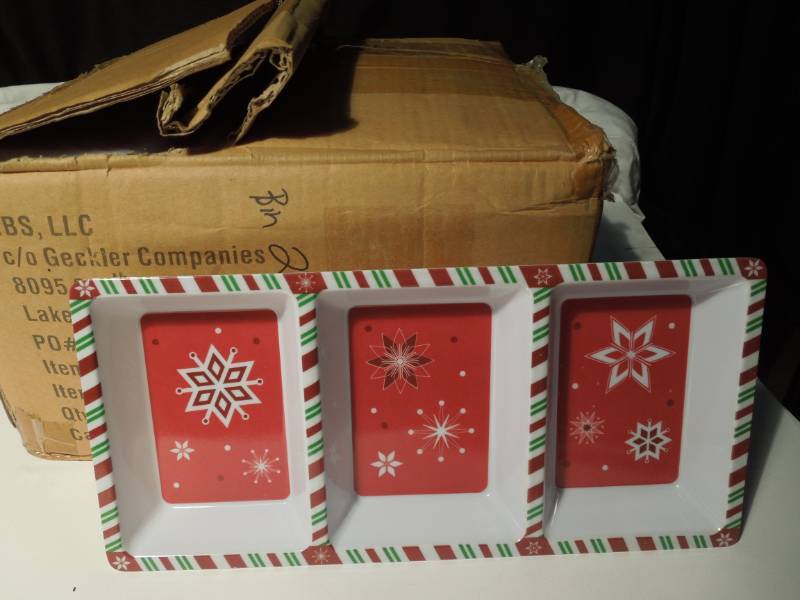 lot 124 image: 72 Snowflake Trays - Great Gifts