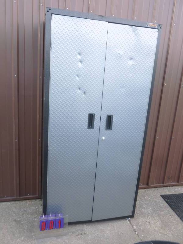 Gladstone Diamond Tread Cabinet