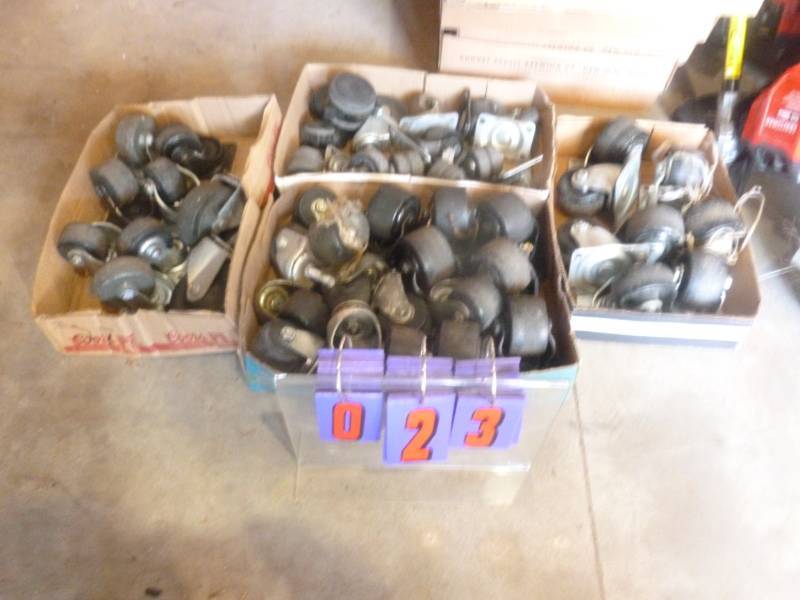 Lot of 4 flats of casters