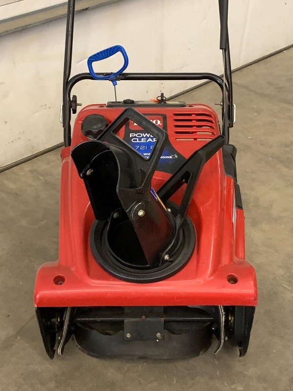 lot 2 image: Toro 721R Snow Blower