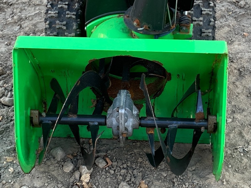 lot 5 image: Lawn Boy 522R Snow Blower