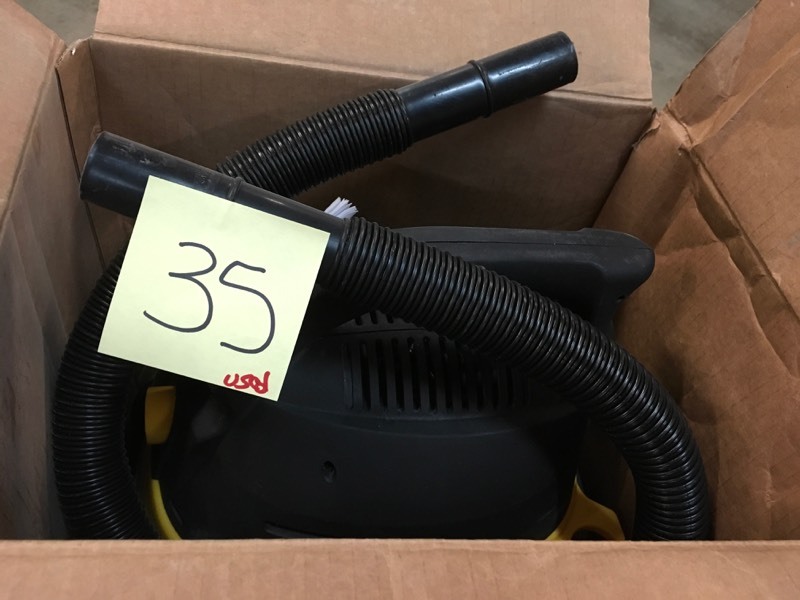 lot 35 image: Stinger WetDry Vac WD2025  USED